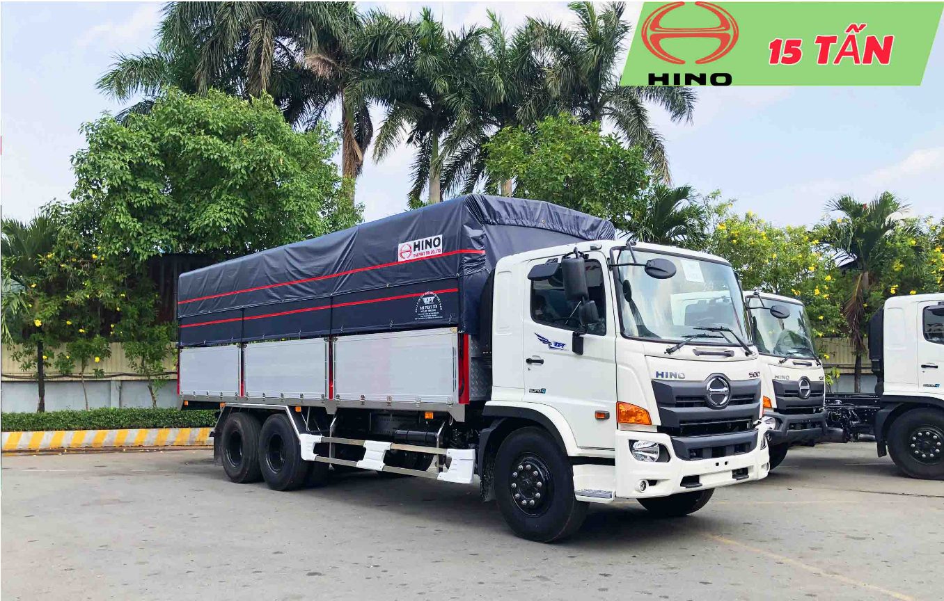Màu trắng tinh khôi của xe giữa nắng vàng