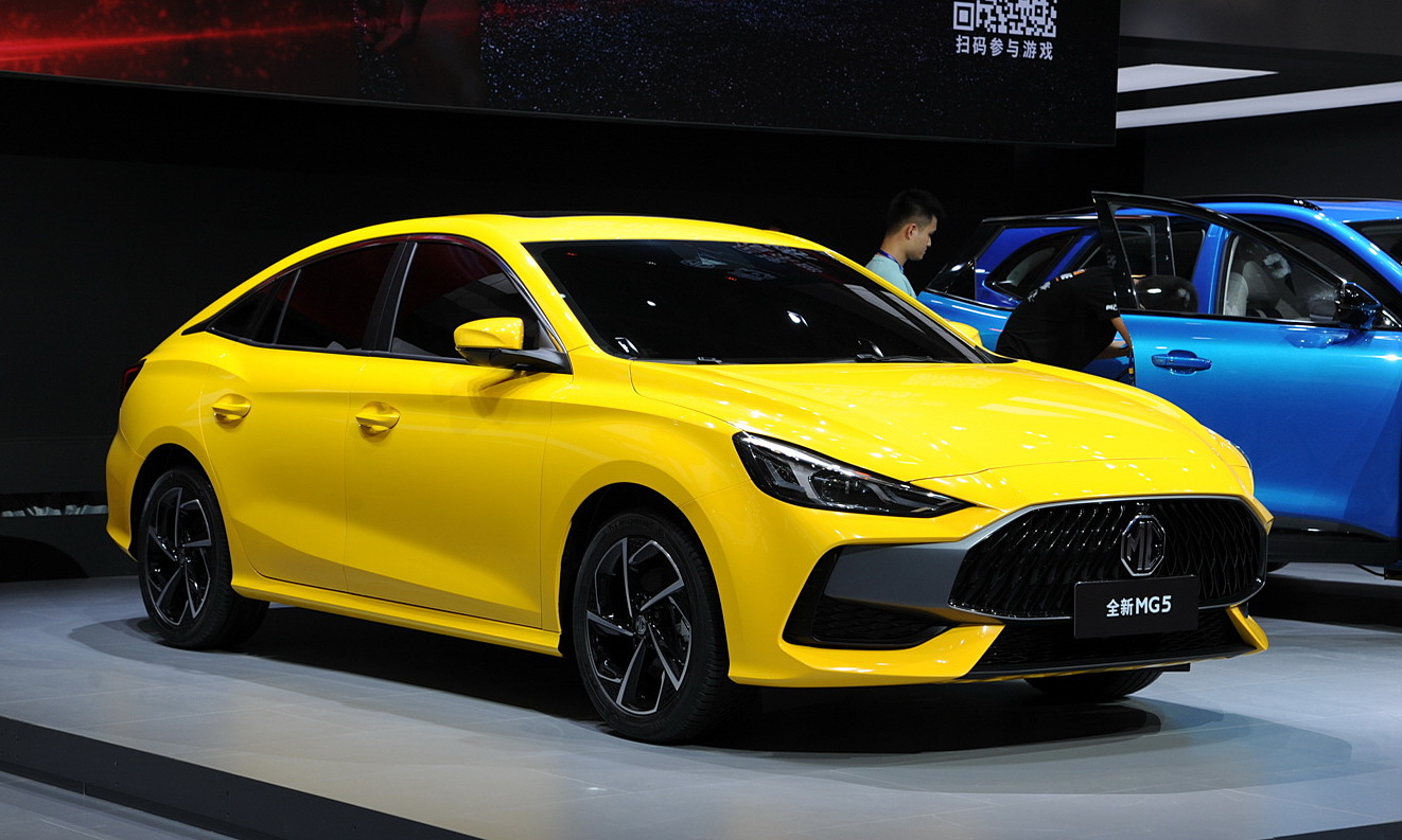 MG5 sở hữu nhiều đường dập nổi trên thân xe tạo cảm giác thể thao và ấn tượng